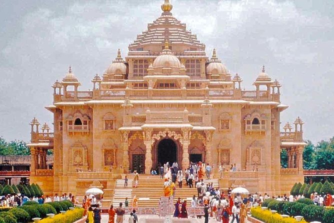Old & New Delhi Private Tour-Half Day or Full Day Delhi City Tour - India Gate and the ceremonial center