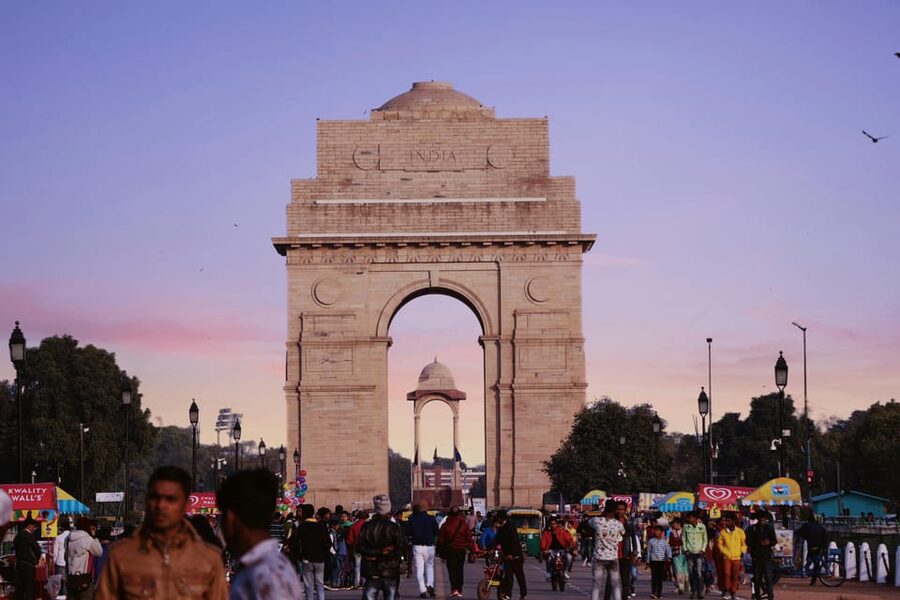 Old & New Delhi Private Tour with Slum Visit - India Gate and the presidential district