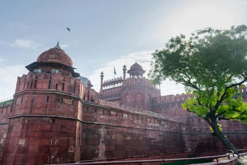 Old & New Delhi Private Tour with Slum Visit - Jain and Sikh traditions in the same neighborhood