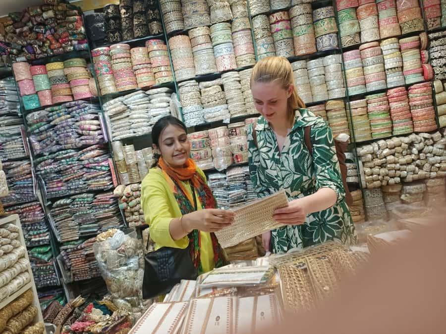Old & New Delhi Shopping Tour with Female Consultant - Kinari Bazaar and Delhi wedding shopping