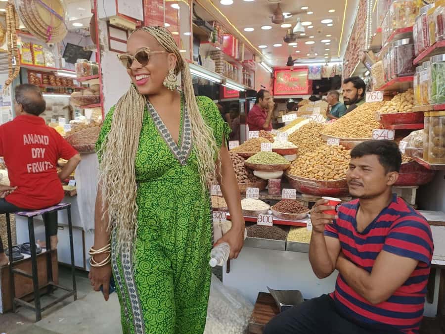 Old & New Delhi Shopping Tour with Female Consultant - Moving into New Delhi’s shopping hubs