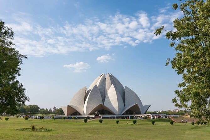 Old & New Delhi Tour : Monuments , Rickshaw Ride & Local Heritage - A full day that links Old Delhi and New Delhi