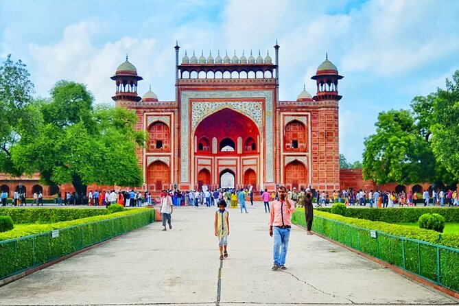 Overnight Taj Mahal Tour By car - The three-hour ride from Delhi to Agra