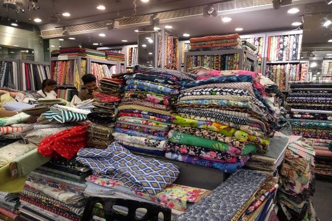 Personalized Old & New Delhi Markets & Shopping Tour - Chandni Chowk, shopping with a street-food break