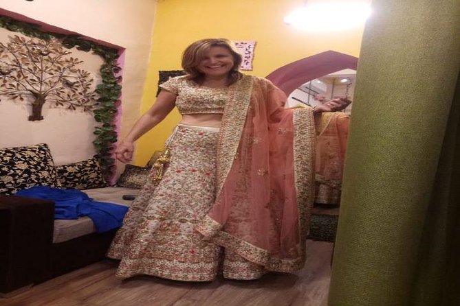 Personalized Old & New Delhi Markets & Shopping Tour - Sarojini Nagar, the bargain stop