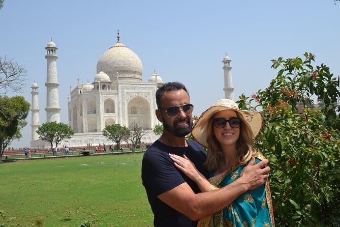 Private Agra Day Trip by Express Train -Taj Mahal & 5-Star Lunch - Agra Fort and the Mughal court