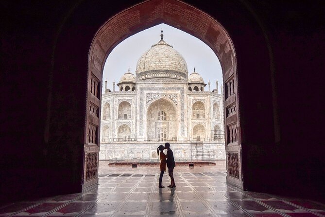 Private Agra Taj Mahal Same Day Tour By Car From Delhi - All Inclusive - Taking a buffet lunch break
