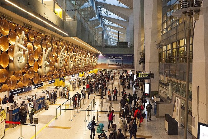 Private Arrivals From New Delhi Airport - Finding your driver inside the arrivals hall