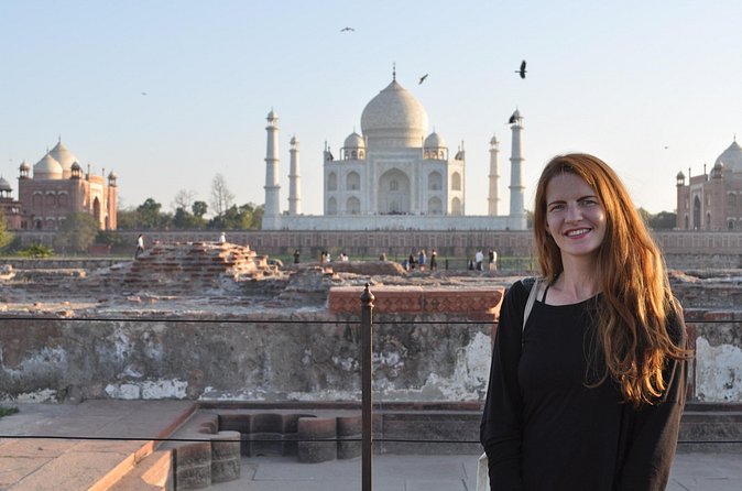 Private Car from Delhi to Taj Mahal with Driver and Local Guide - What the $40 price really covers