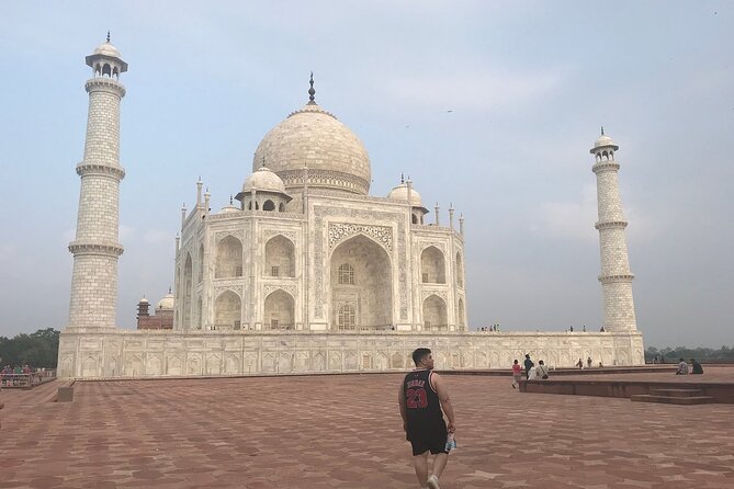 Private Car from Delhi to Taj Mahal with Driver and Local Guide - Guide quality and practical help