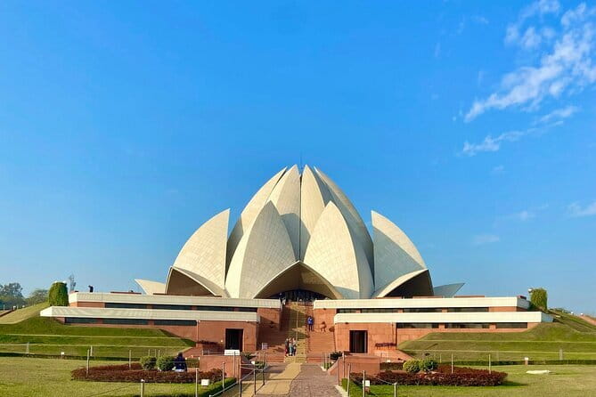 Private Customized Tour Of Old/New Delhi Spiritual Sites - Akshardham’s scale and calm grounds
