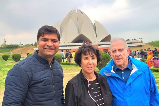 Private Customized Tour Of Old/New Delhi Spiritual Sites - India Gate and Rajpath from the road