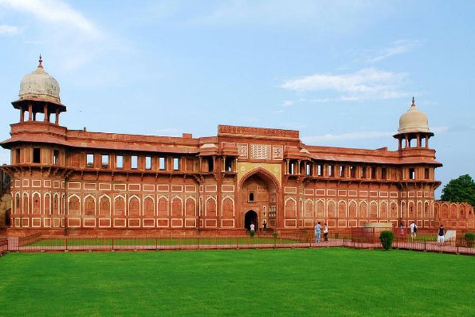 Private Day Tour of Taj Mahal and Agra Fort By Super fast train - What the private guide and driver add