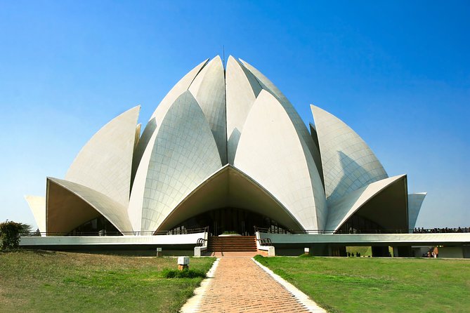 Private Delhi Tour: Lotus Temple, Qutub Minar and Dilli Haat - Dilli Haat: food, crafts, and the practical reality