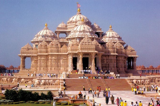 Private Evening Tour of Akshardham Temple with Musical Fountain Show - The musical fountain show