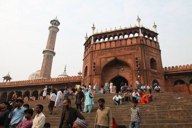 Private Full-Day Old Delhi and New Delhi City Tour - Jama Masjid: a calm start in Old Delhi