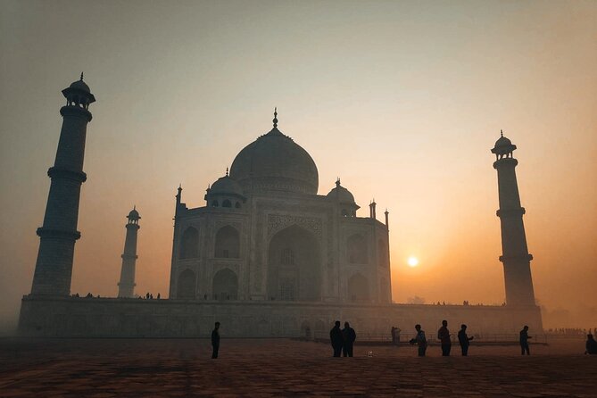 Private Full-Day Taj Mahal and Agra Fort Tour from New Delhi - A five-star buffet lunch at Courtyard Agra