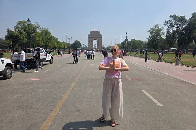 Private Guided Full Day Tour Of Old And New Delhi - Starting in Old Delhi near the Red Fort