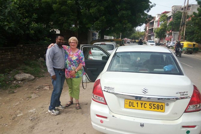 Private Guided Tour of Old and New Delhi - Lotus Temple offers a change in style