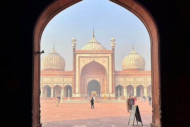 Private Guided Tour of Old and New Delhi - India Gate and Rashtrapati Bhavan frame New Delhi