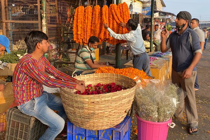 Private Half-Day Delhi Flower Market Tour - What You See Among the Flower Sellers