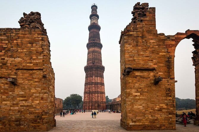 Private Old and New Delhi Full-Day Guided Tour all Inclusive - Jama Masjid and Old Delhi by Rickshaw