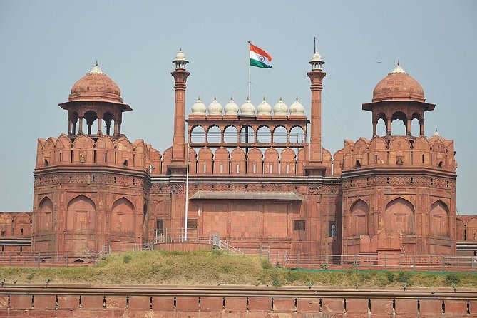 Private Old & New Delhi City Sightseeing Tour - India Gate and the ceremonial avenues