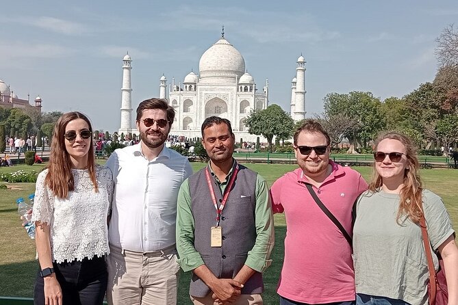 Private Same Day Taj Mahal and Agra Fort Tour By Car From Delhi - Guide support and the value of a private group