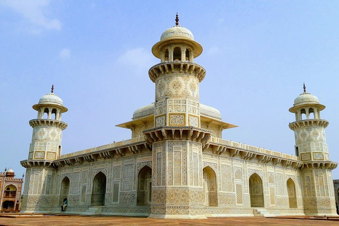 Private Skip the line Taj Mahal Sunrise Trip From Delhi By Car (All Inclusive) - A breakfast stop at Trident Hotel