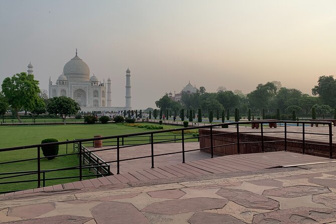 Private Sunrise Taj Mahal and Agra Fort Tour From Delhi To Agra- by AC Car - Lunch, shopping, and the craft demonstration