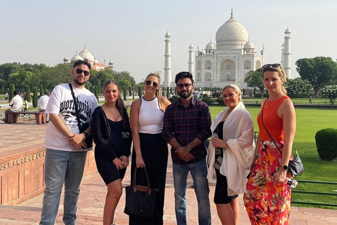 Private Sunrise Taj Mahal Tour from Delhi By Car -All inclusive - Breakfast at a five-star Agra hotel