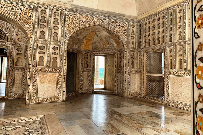 Private Taj Mahal ,Agra Fort and Baby Taj Tour From New Delhi - Agra Fort and the world of the Mughal court