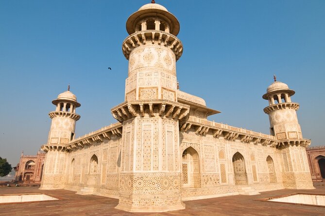 Private Taj Mahal, Agra Fort & Baby Taj Tour from Delhi by Train - A 45-minute lunch break in Agra