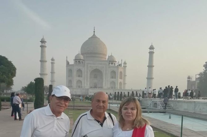 Private Taj Mahal & Agra Fort Tour, Dine with a View - Seeing the Taj Mahal with a local guide