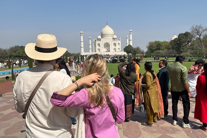 Private Taj Mahal and Agra Fort Tour from Delhi- All Inclusive - A meal stop at DoubleTree by Hilton