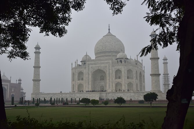Private Taj mahal and Fatehpur Sikri Tour From Delhi - Three Mughal landmarks from one Delhi day