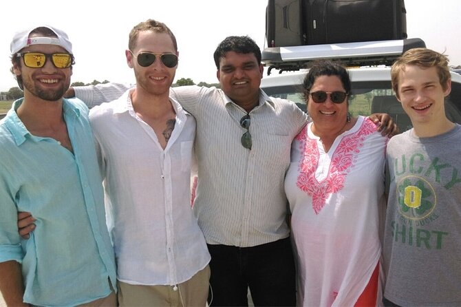 Private Tour : Delhi Day Tour with Tour Guide - Gurudwara Bangla Sahib adds a living religious stop
