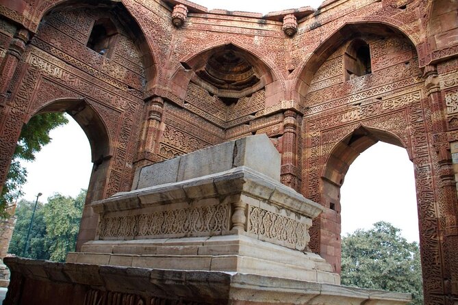 Private Tour in Mehrauli Archaeological Park & Qutub Minar - Key points to know before you book