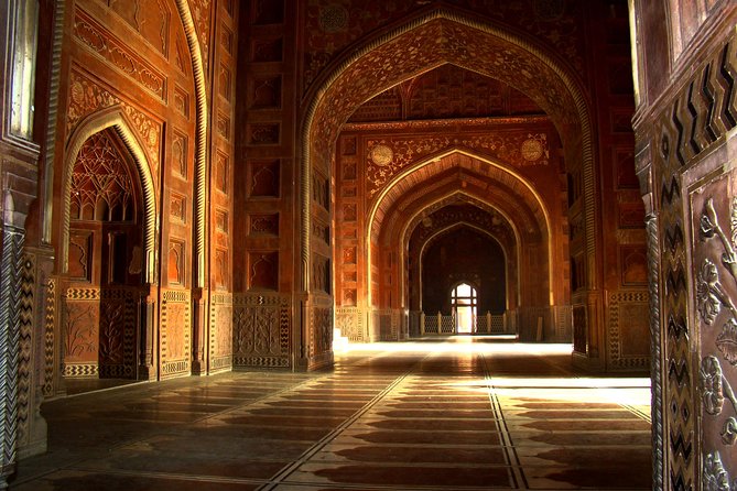Private Tour:Sunrise Taj Mahal Love Tour From Delhi including Agra fort - The day’s rhythm, from dark streets to Delhi