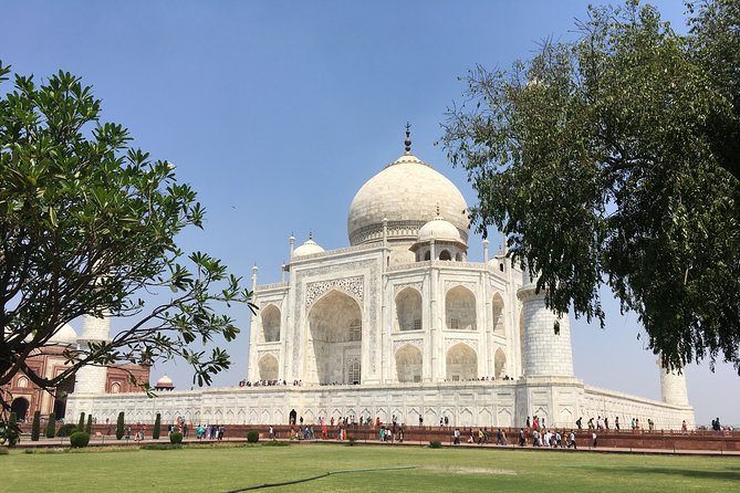 Private Transfer From New Delhi Airport /Hotel to Agra - What the three-to-four-hour drive feels like