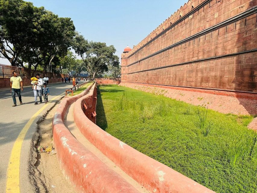 Red Fort Skip-the-Line E-tickets & guide Delhi transfers - Should you book it?