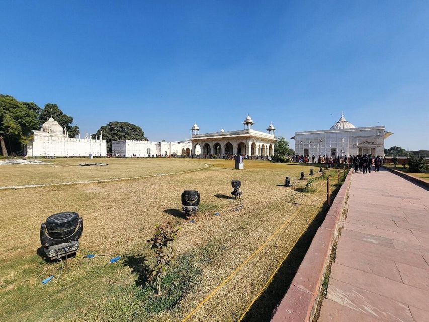 Red Fort Skip-the-Line E-tickets & guide Delhi transfers - What you see inside the Mughal stronghold