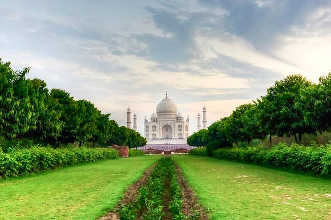 Same Day Luxury Tour to Taj Mahal & Agra Fort - Lunch at a five-star restaurant