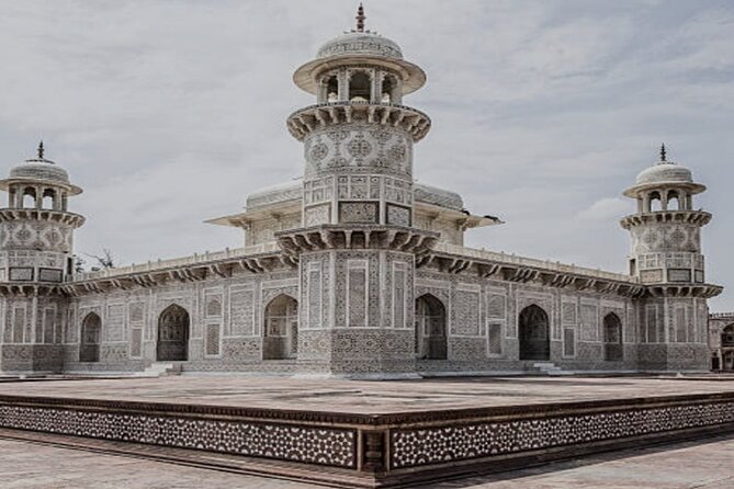 Same Day Taj Mahal and Agra Fort Tour from Delhi By Car - Private car comfort and group value