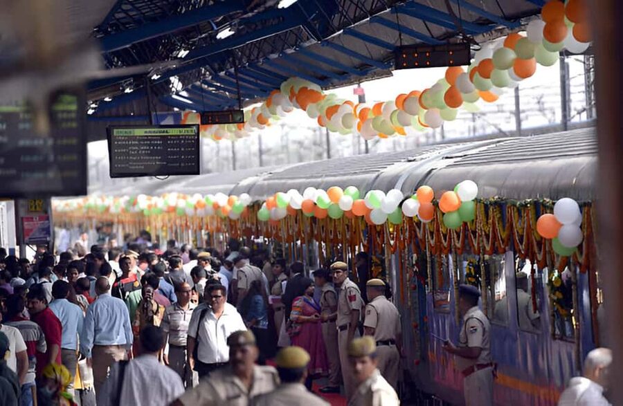 Same Day Taj Mahal Tour from Delhi by Gatimaan Express Train - Entering the Taj Mahal with about two and a half hours