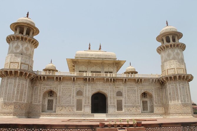 Same day Tajmahal tour with SOS Elephant/Bear wildlife Sanctuary - Key points at a glance
