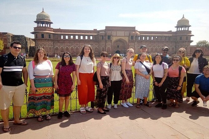 Sameday Taj Mahal Tour From Delhi With Lunch at 5 Star Hotel - Agra Fort and the Mughal setting