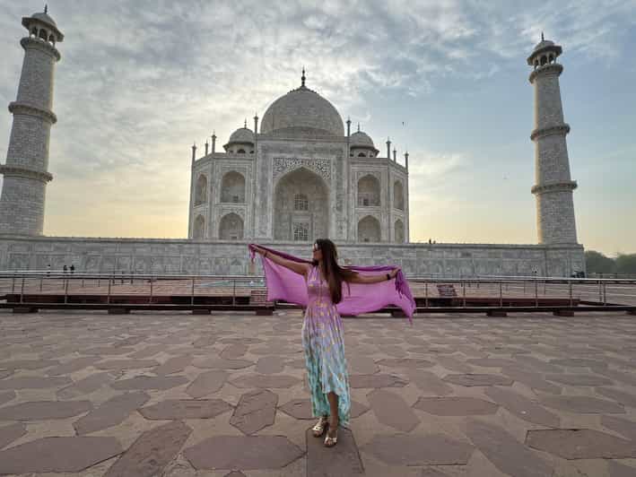 skip the line taj mahal tour with private tour guide - Hearing the Taj Mahal’s story from a private guide
