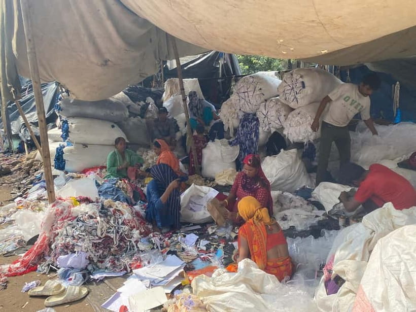 Slum Tour - Sanjay Colony Slum Guided Walking Tour in DELHI - The Hindu temple and mosque