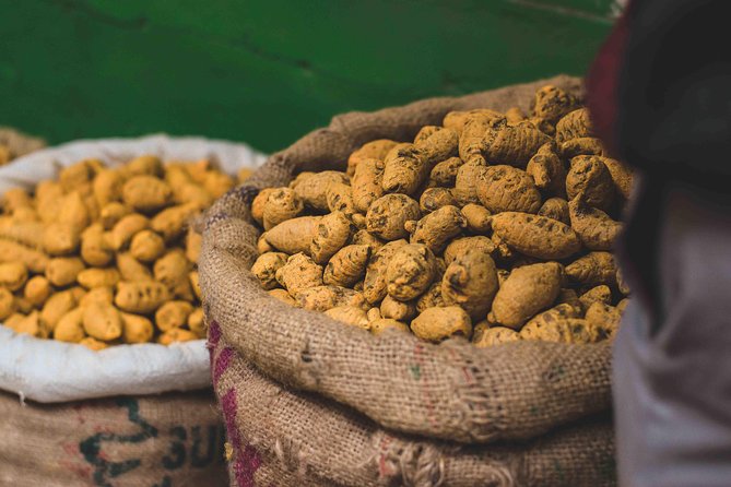 Spice Market & Old Delhi Highlights: Guided 3-Hour Tour - Sis Ganj Gurudwara and a quieter pause